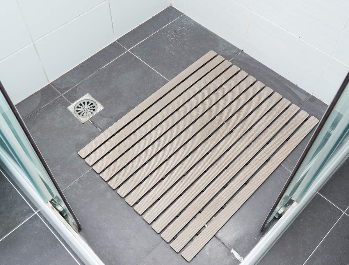 8 Best Non-Slip Bathroom Floor Mats For Elderly