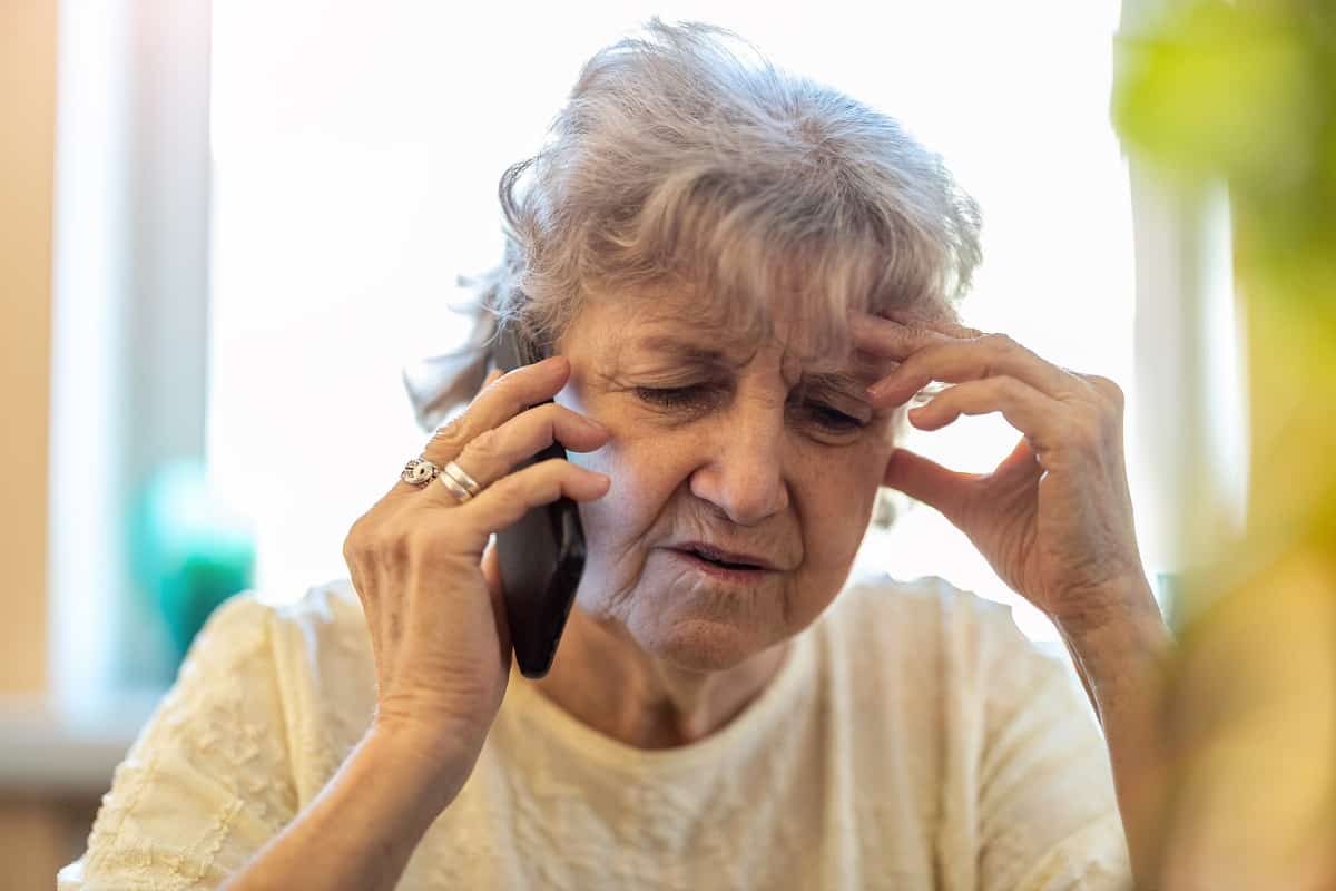 Best Phones For People With Alzheimer's or Dementia