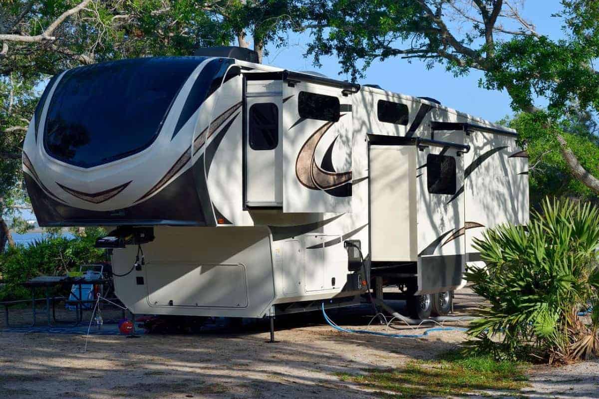 The Worst 5th Wheel Brands To Stay Away From and Save Your Money + Excellent Alternatives